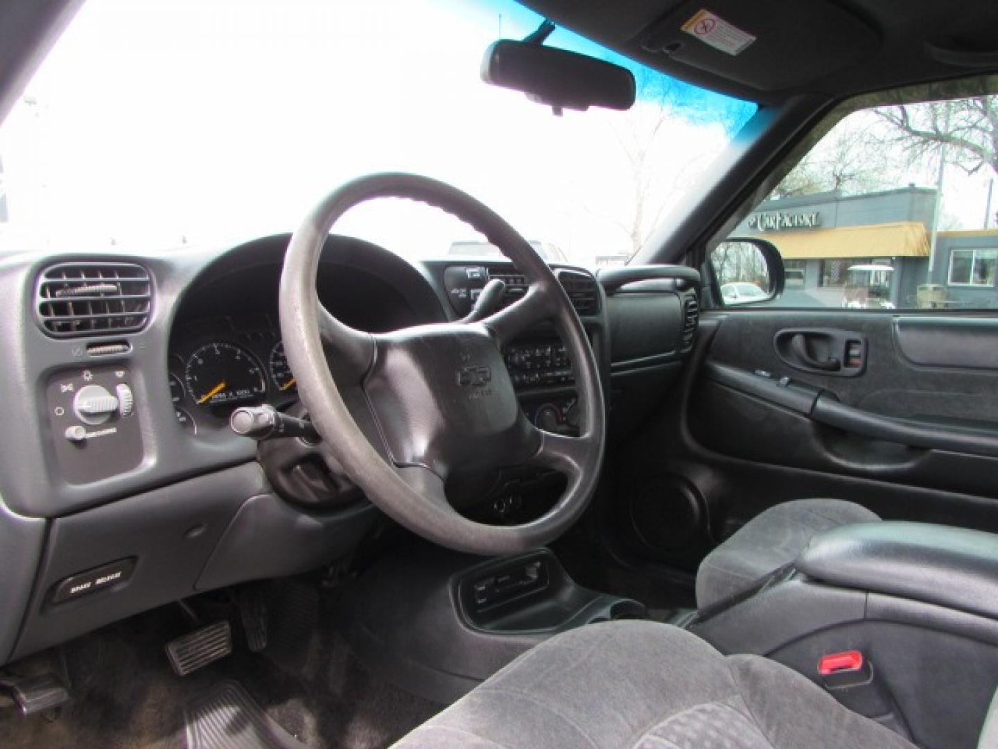 2000 Blue /Gray Chevrolet S10 Pickup LS ZR2 (1GCCT19W0Y8) with an V6 engine, 4 speed automatic transmission, located at 4562 State Avenue, Billings, MT, 59101, (406) 896-9833, 45.769516, -108.526772 - Photo#8